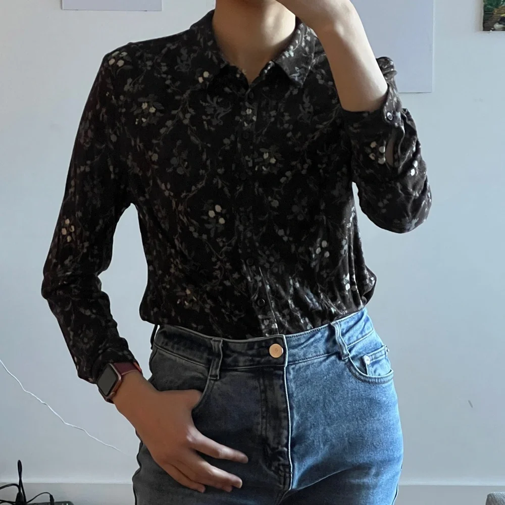 Blouses - Picture 3 of 3